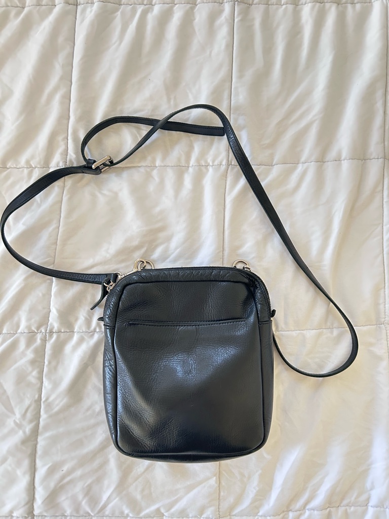 M0851 Sleek Black Pebbled Leather Crossbody Bag